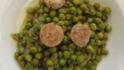 Recepta de cuina de Pèsols estofats amb botifarra de perol